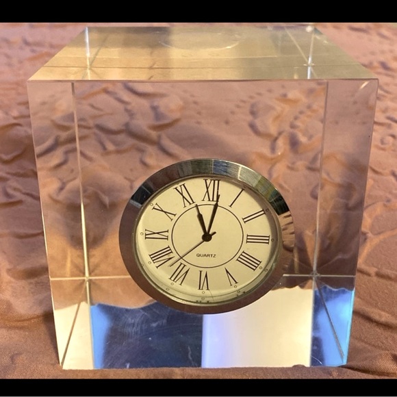 Glass Cube Desk Clock - needs new battery - Picture 1 of 3